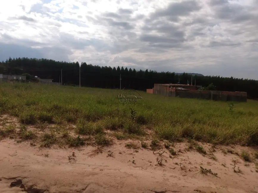 Foto 2 de Terreno / Lote à venda, 600m2 em Bofete - SP