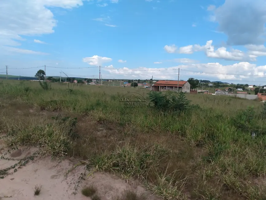 Foto 3 de Terreno / Lote à venda, 300m2 em Bofete - SP
