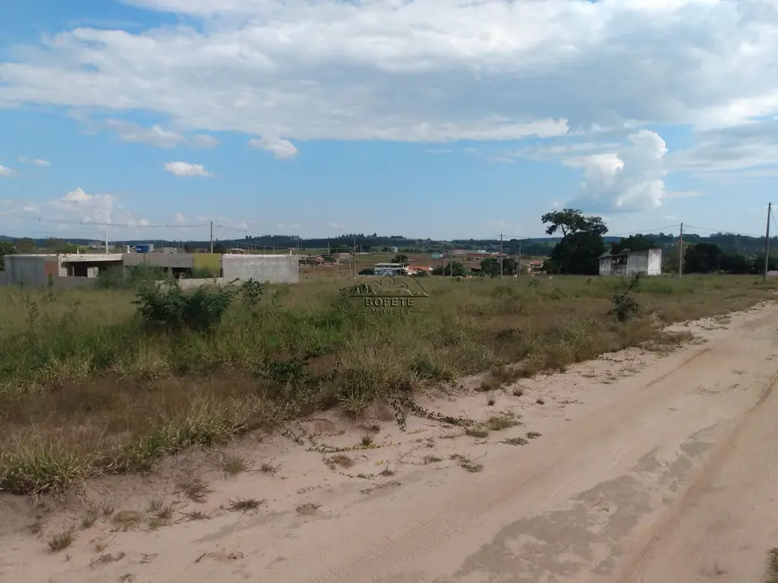 Foto 5 de Terreno / Lote à venda, 300m2 em Bofete - SP