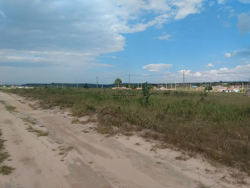 Foto 4 de Terreno / Lote à venda, 300m2 em Bofete - SP