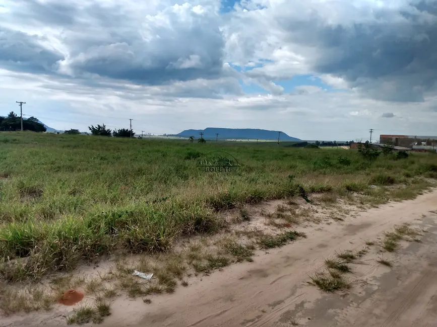 Foto 1 de Terreno / Lote à venda, 300m2 em Bofete - SP