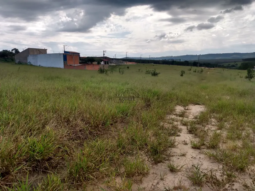 Foto 2 de Terreno / Lote à venda, 300m2 em Bofete - SP