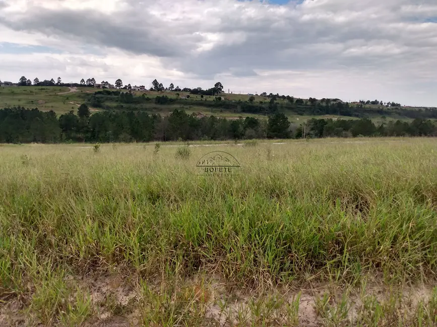 Foto 3 de Terreno / Lote à venda, 300m2 em Bofete - SP