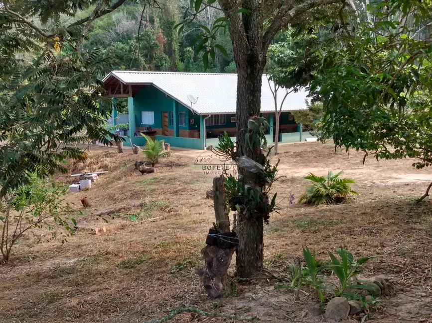 Foto 4 de Chácara com 3 quartos à venda, 170m2 em Bofete - SP