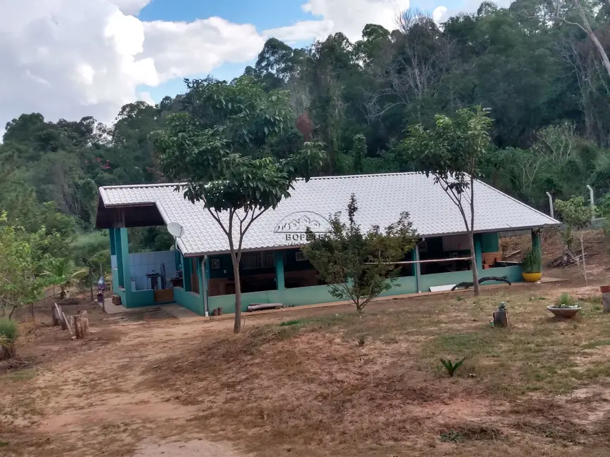 Foto 2 de Chácara com 3 quartos à venda, 170m2 em Bofete - SP