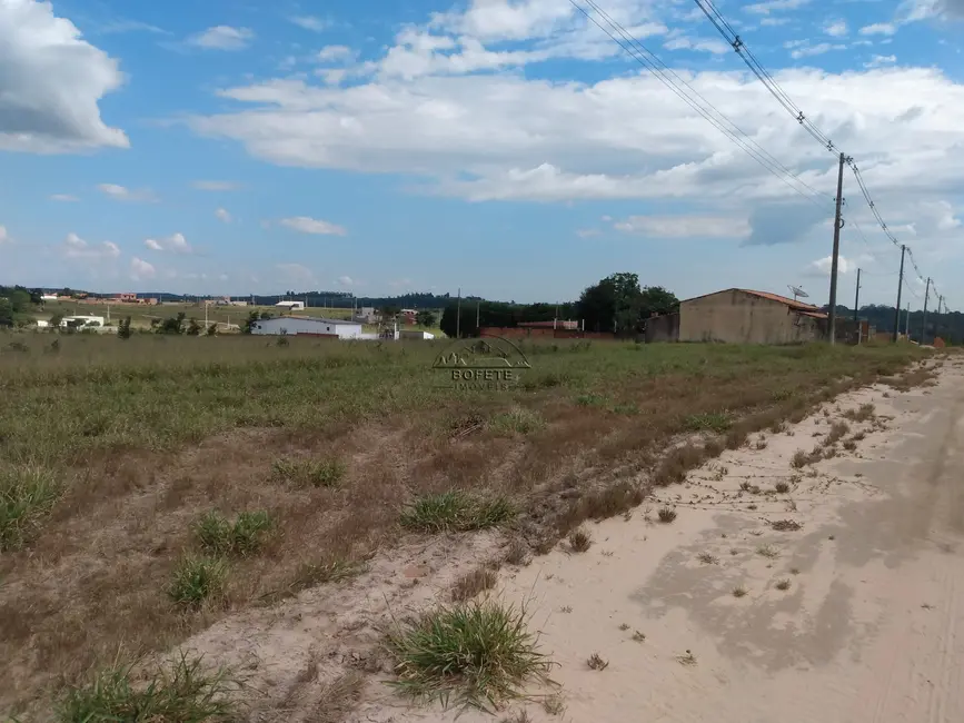 Foto 4 de Terreno / Lote à venda, 300m2 em Bofete - SP