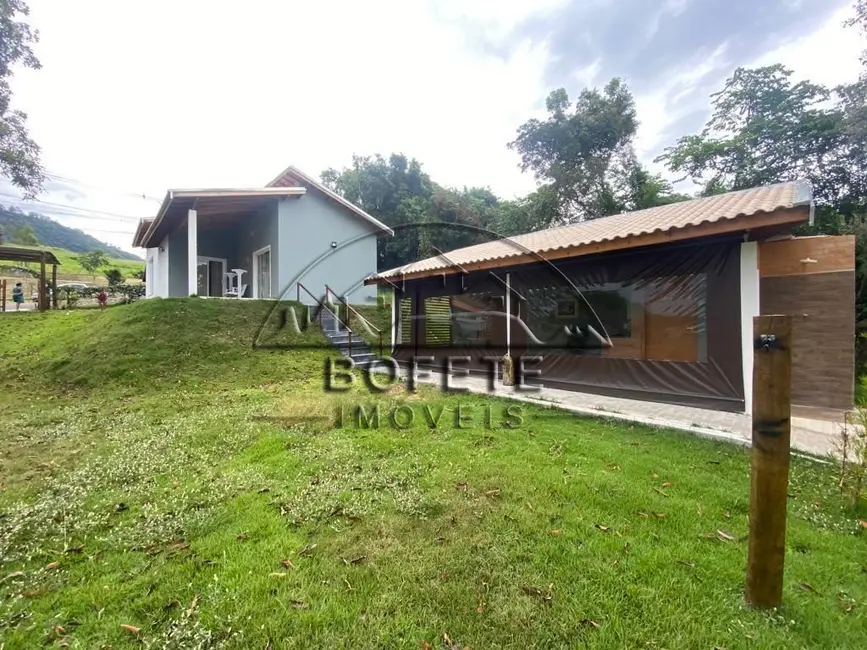 Foto 4 de Casa com 2 quartos à venda, 150m2 em Bofete - SP