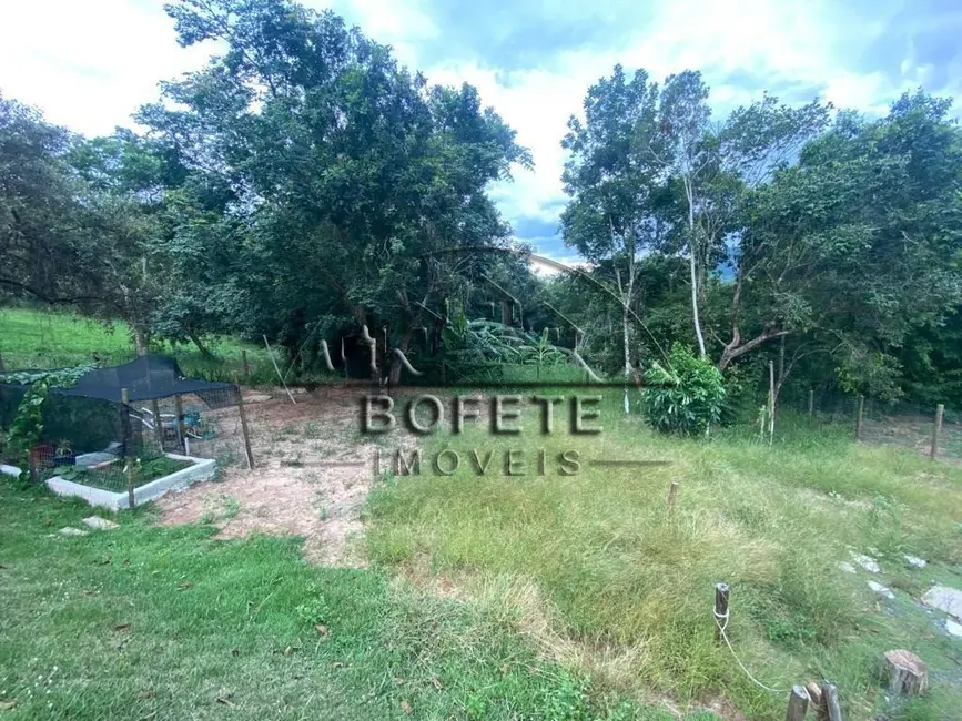 Foto 3 de Casa com 2 quartos à venda, 150m2 em Bofete - SP