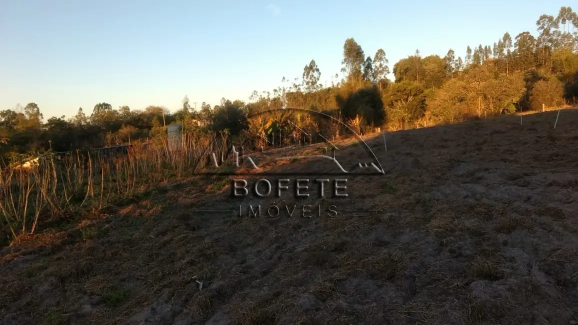 Foto 2 de Chácara à venda, 10800m2 em Bofete - SP