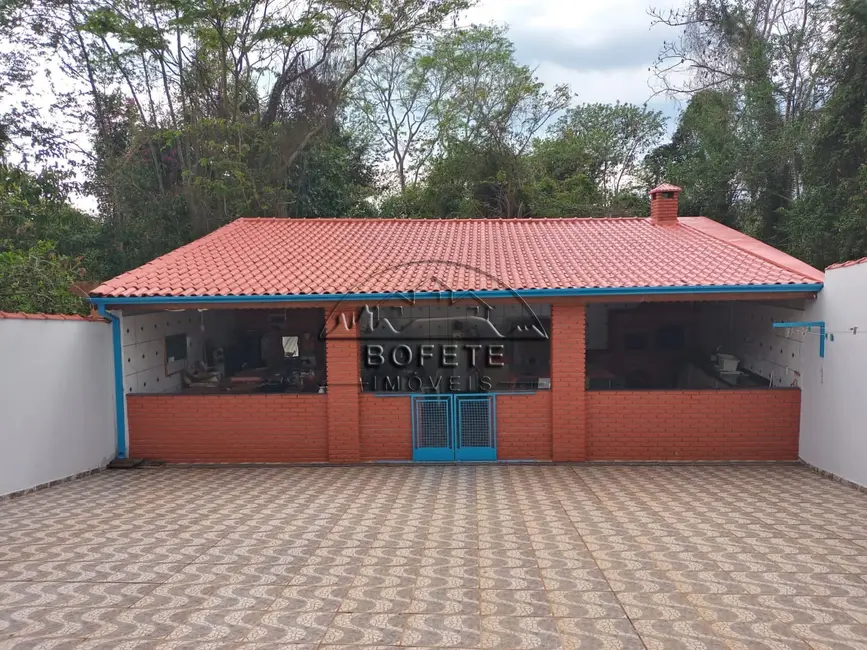 Foto 2 de Casa com 2 quartos à venda, 218m2 em Bofete - SP