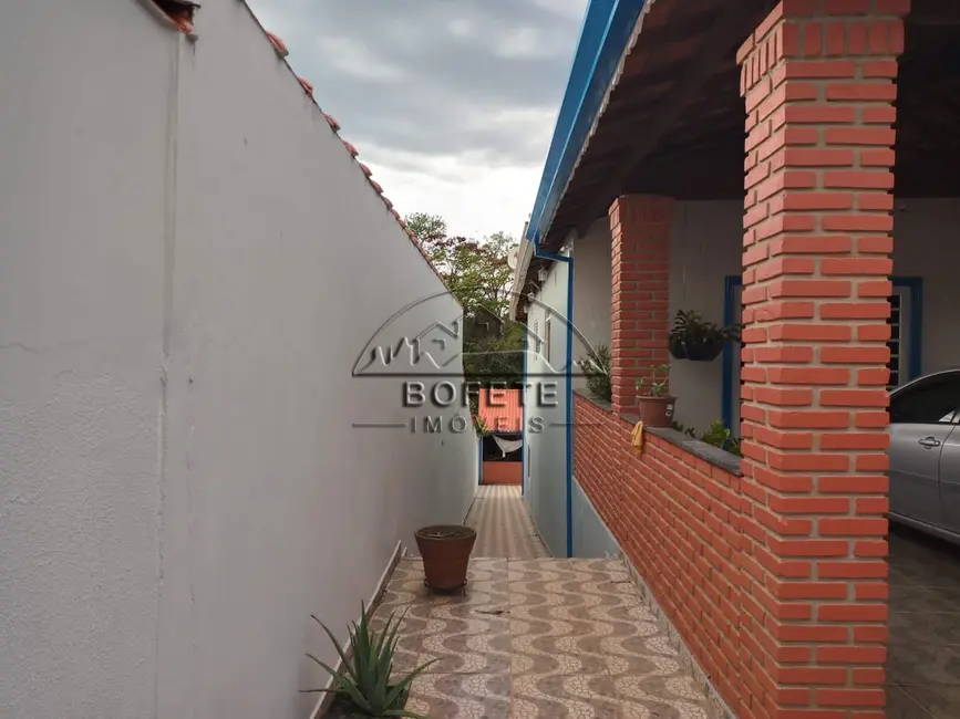 Foto 3 de Casa com 2 quartos à venda, 218m2 em Bofete - SP