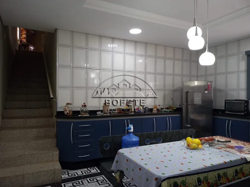 Foto 6 de Casa com 2 quartos à venda, 218m2 em Bofete - SP