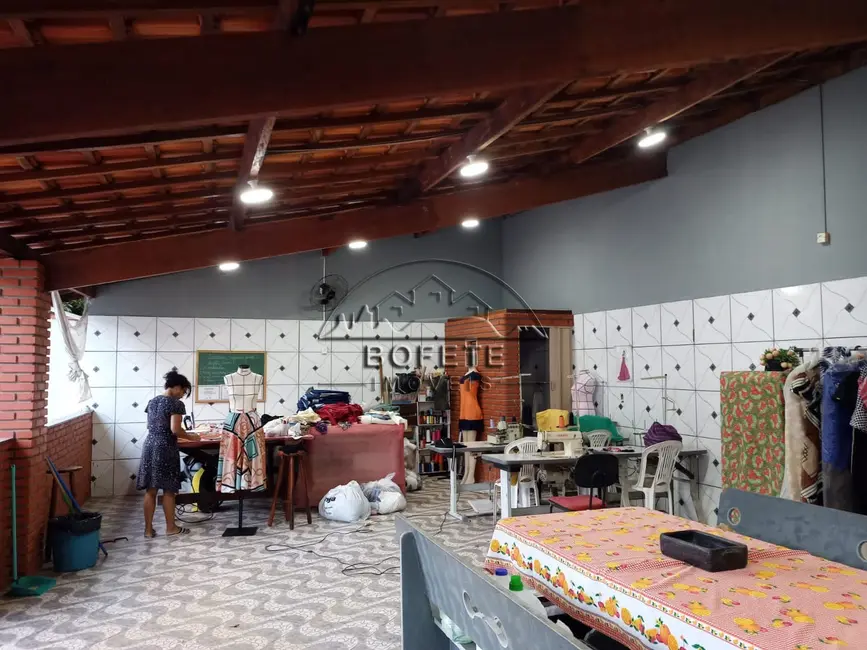 Foto 8 de Casa com 2 quartos à venda, 218m2 em Bofete - SP