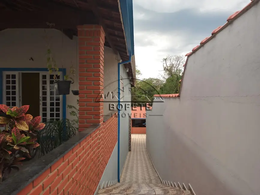 Foto 4 de Casa com 2 quartos à venda, 218m2 em Bofete - SP