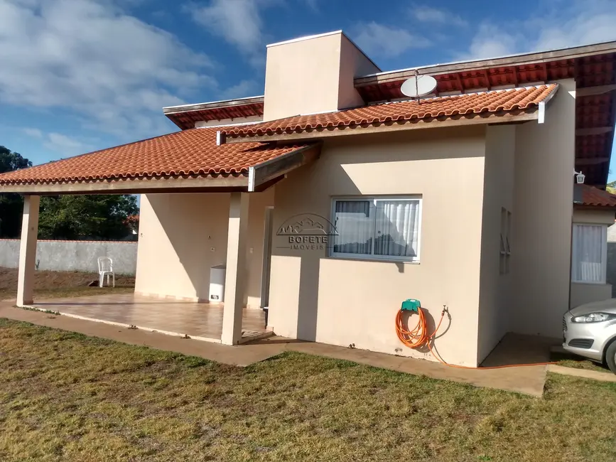 Foto 2 de Casa com 2 quartos à venda, 86m2 em Bofete - SP