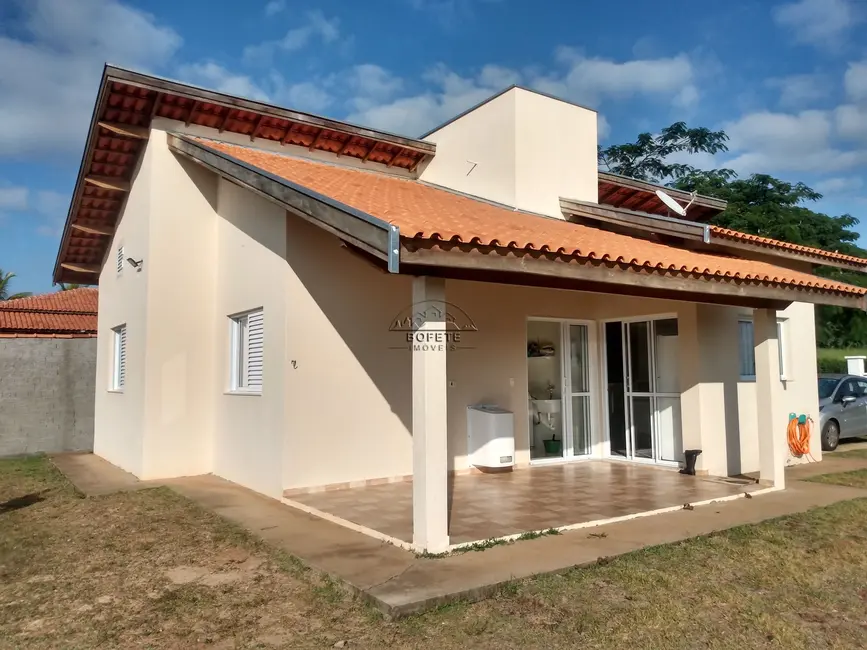 Foto 1 de Casa com 2 quartos à venda, 86m2 em Bofete - SP