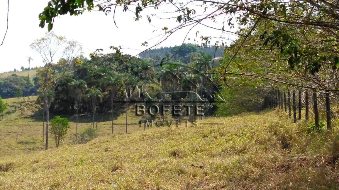 Foto 3 de Chácara com 3 quartos à venda, 72m2 em Bofete - SP