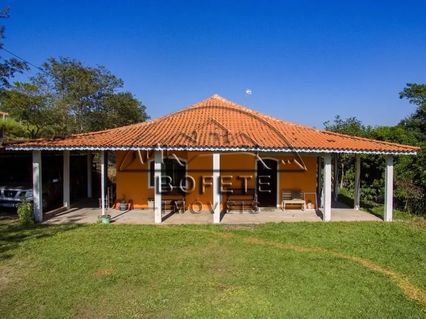 Foto 1 de Chácara com 3 quartos à venda, 200m2 em Bofete - SP