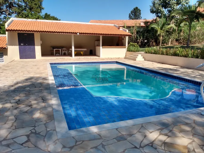 Foto 3 de Chácara com 3 quartos à venda, 2500m2 em Bofete - SP