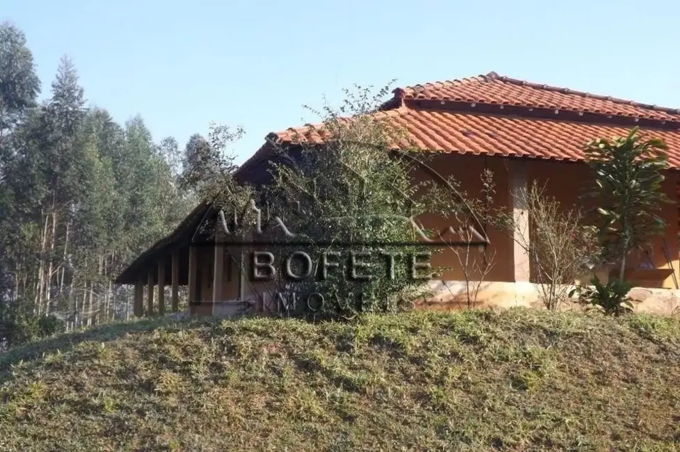 Foto 2 de Chácara com 2 quartos à venda, 25000m2 em Bofete - SP