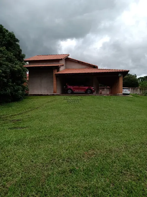 Foto 2 de Casa com 4 quartos à venda, 300m2 em Bofete - SP