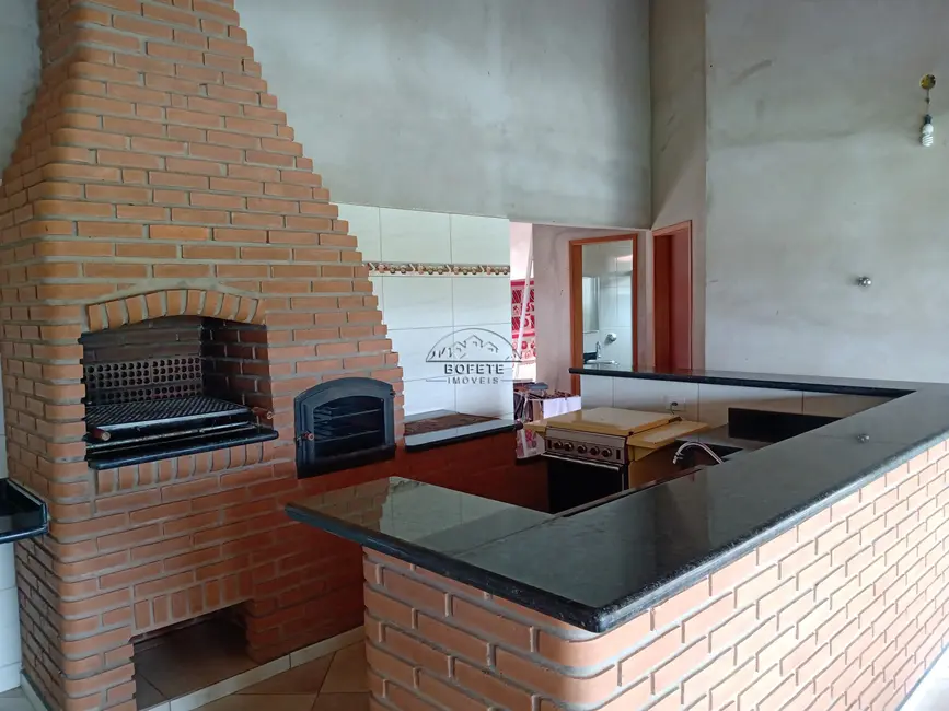 Foto 3 de Casa com 4 quartos à venda, 300m2 em Bofete - SP