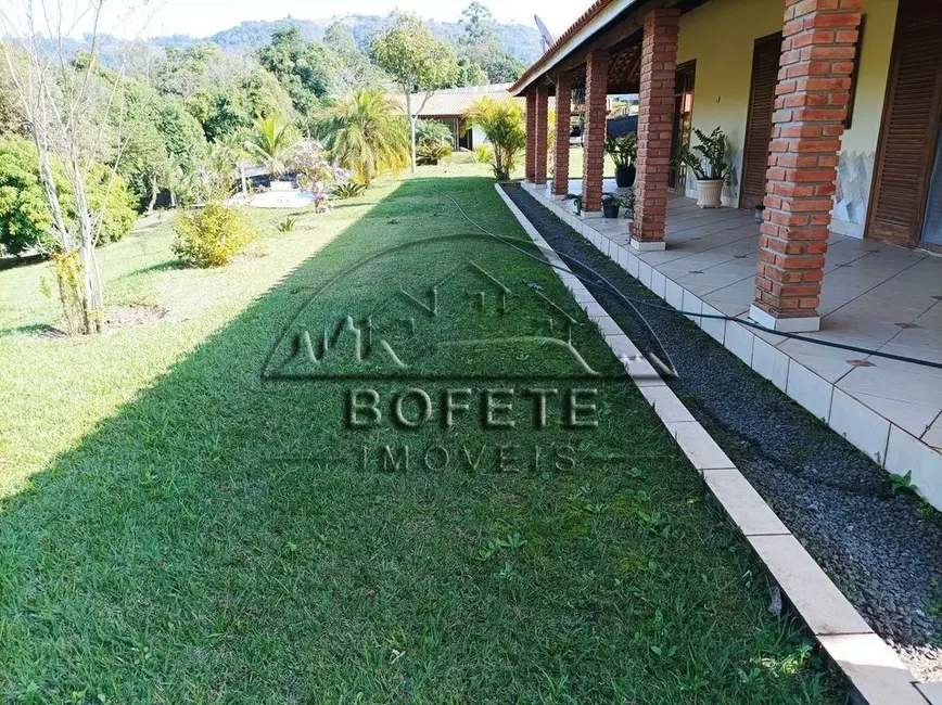 Foto 4 de Chácara com 3 quartos à venda, 370m2 em Bofete - SP