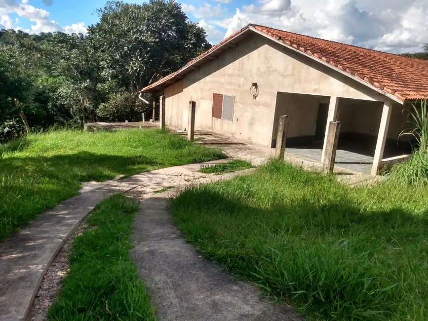 Foto 1 de Chácara com 6 quartos à venda, 450m2 em Bofete - SP