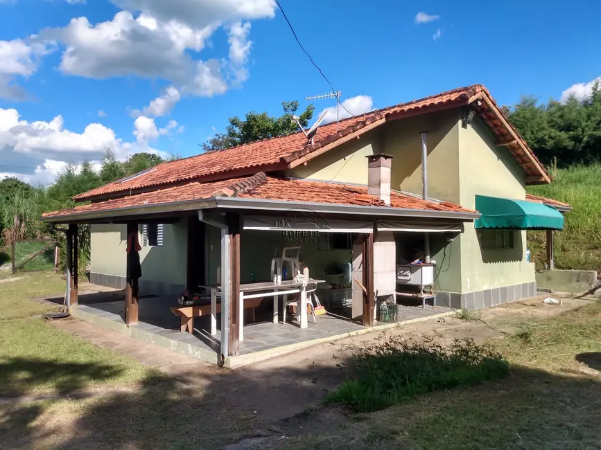 Foto 1 de Chácara com 3 quartos à venda, 160m2 em Bofete - SP