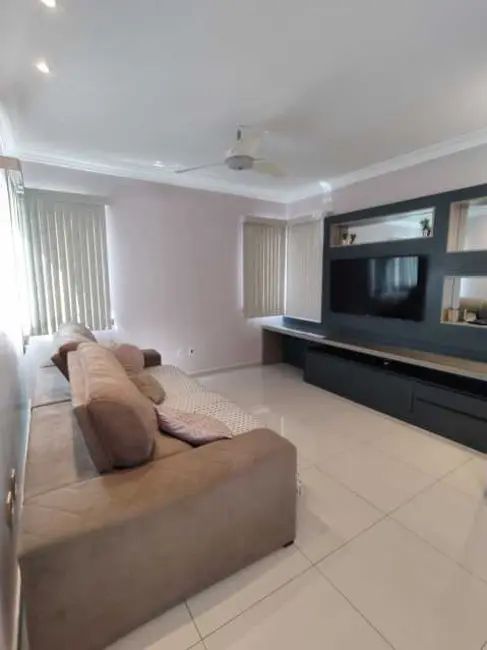 Foto 3 de Casa com 7 quartos à venda, 300m2 em Campos Dos Goytacazes - RJ