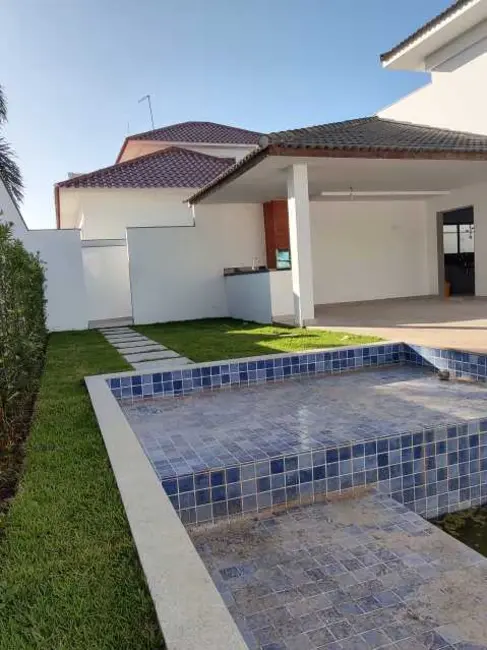 Foto 9 de Casa de Condomínio com 4 quartos à venda, 300m2 em Campos Dos Goytacazes - RJ