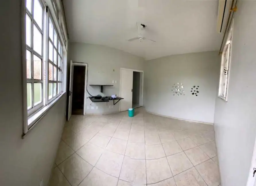 Casa com 5 quartos à venda, 128m2 em Centro, Campos Dos Goytacazes - RJ - imagem 4 Foto 4 de Casa com 5 quartos à venda, 128m2 em Centro, Campos Dos Goytacazes - RJ
