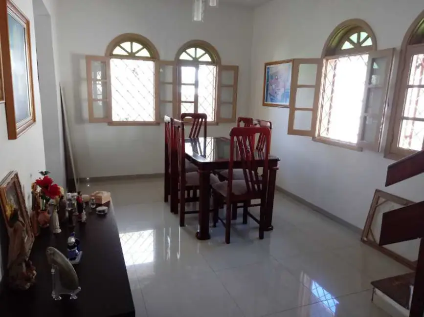 Foto 2 de Casa com 5 quartos à venda, 223m2 em Campos Dos Goytacazes - RJ