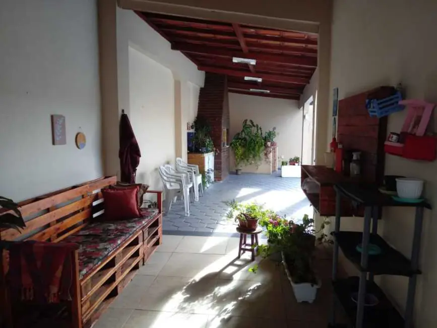 Casa com 5 quartos à venda, 223m2 em Campos Dos Goytacazes - RJ - imagem 5 Foto 5 de Casa com 5 quartos à venda, 223m2 em Campos Dos Goytacazes - RJ