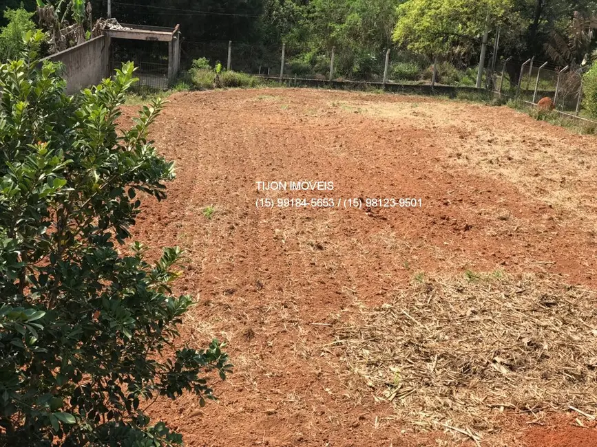 Foto 1 de Terreno / Lote à venda, 1000m2 em Aracoiaba Da Serra - SP