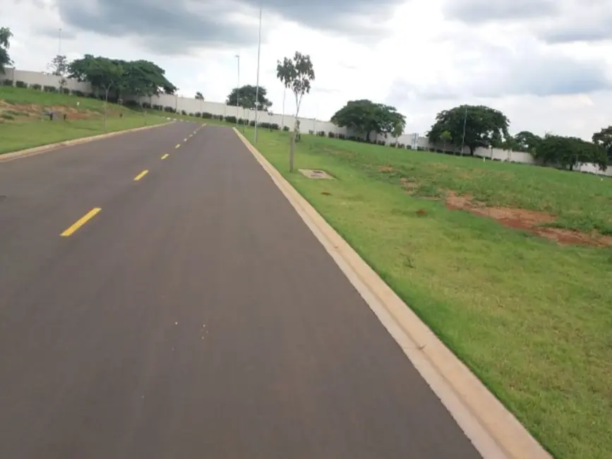 Foto 2 de Terreno / Lote à venda, 588m2 em Jaguariuna - SP