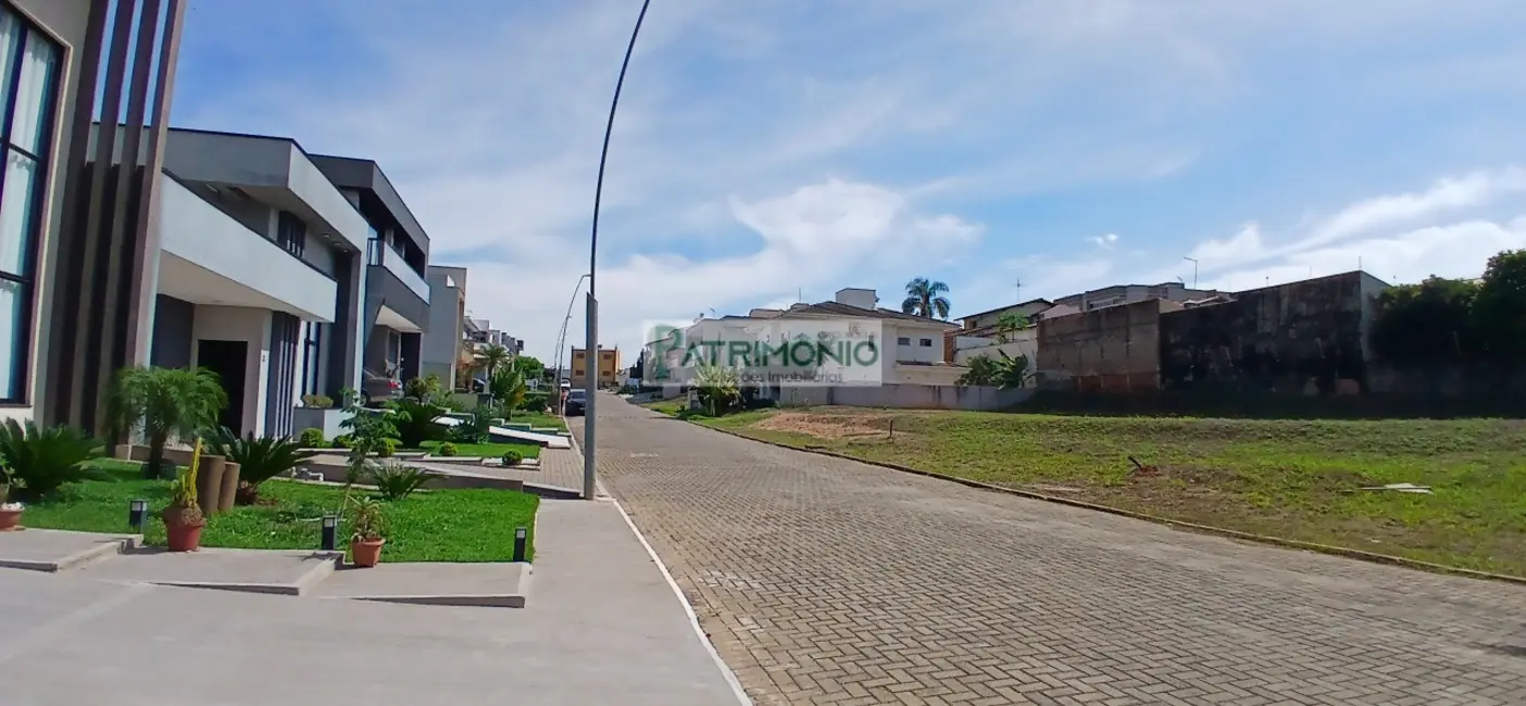 Foto 1 de Terreno / Lote à venda, 371m2 em Jaguariuna - SP