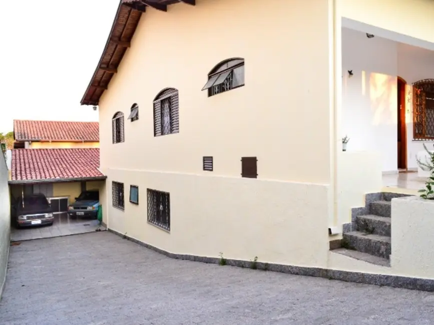 Foto 1 de Casa com 4 quartos à venda, 247m2 em Jaguariuna - SP