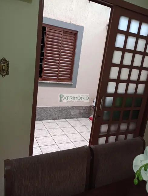 Foto 4 de Casa com 2 quartos à venda, 260m2 em Jaguariuna - SP