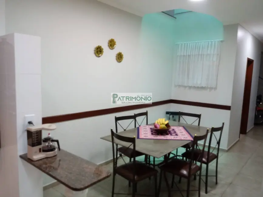 Foto 2 de Casa com 4 quartos à venda, 331m2 em Jaguariuna - SP
