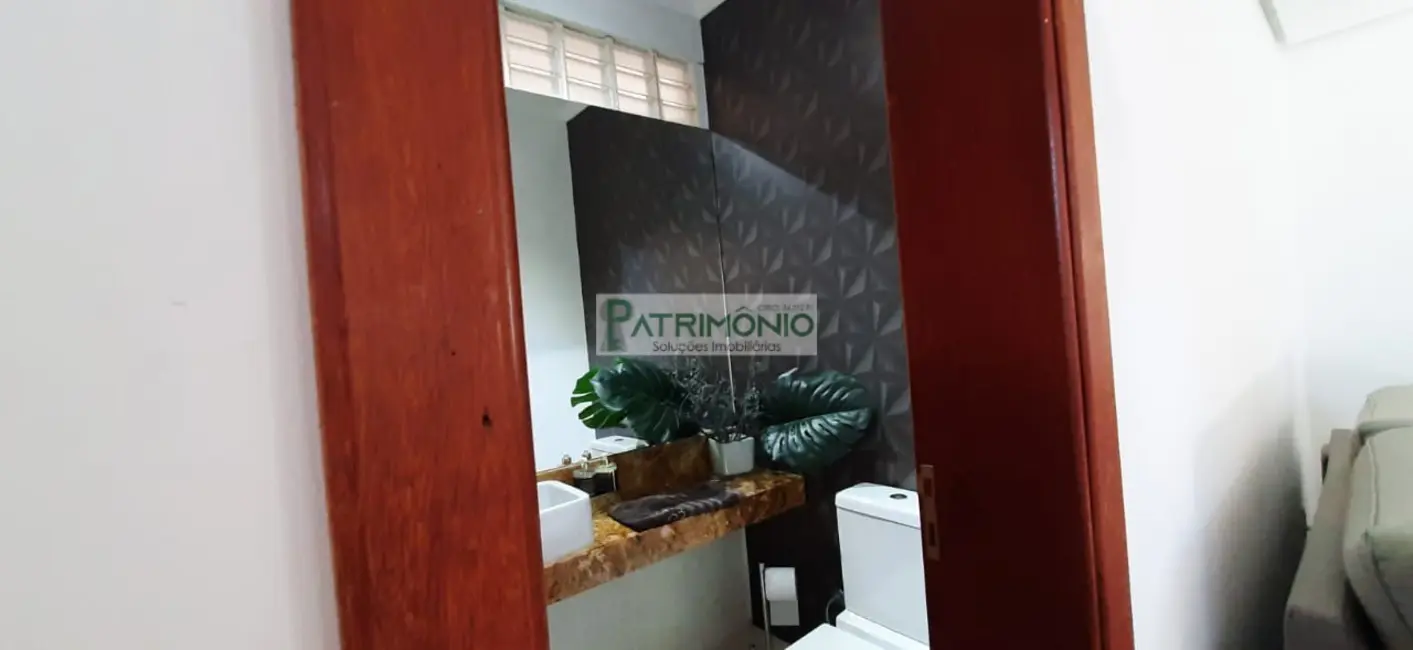 Foto 8 de Casa com 3 quartos à venda, 244m2 em Jaguariuna - SP