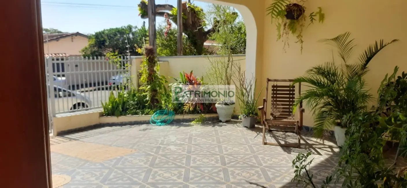 Foto 1 de Casa com 3 quartos à venda, 184m2 em Jaguariuna - SP