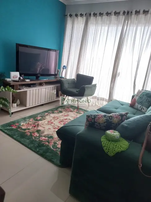 Foto 2 de Apartamento com 2 quartos à venda, 67m2 em Jaguariuna - SP