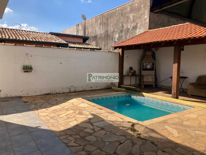 Foto 1 de Casa com 3 quartos à venda, 306m2 em Jaguariuna - SP