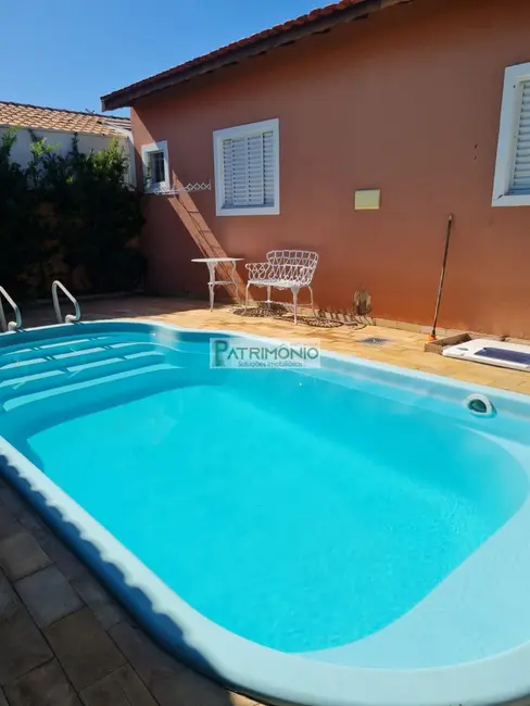 Foto 2 de Casa com 2 quartos à venda, 130m2 em Jaguariuna - SP