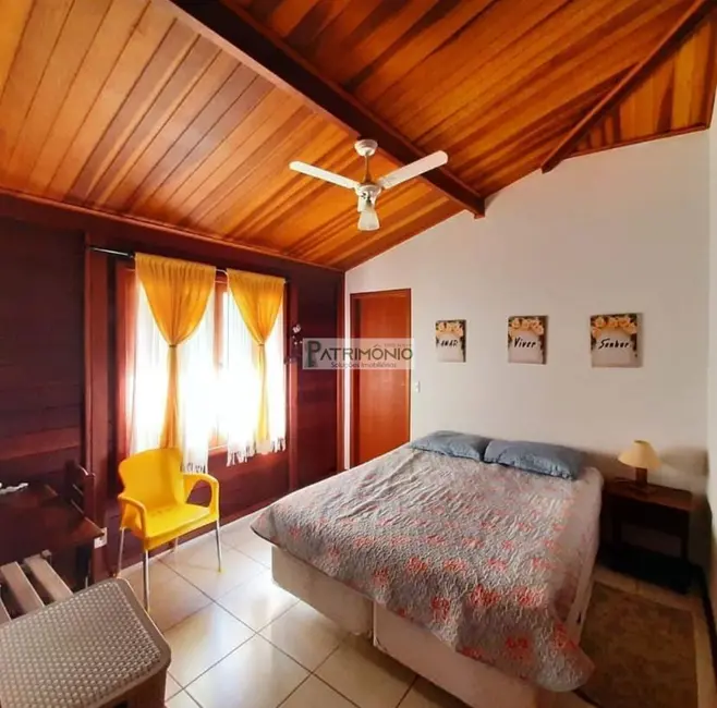 Foto 4 de Casa de Condomínio com 4 quartos à venda, 250m2 em Monte Alegre Do Sul - SP