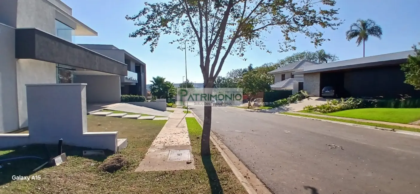 Foto 1 de Terreno / Lote à venda, 555m2 em Jaguariuna - SP