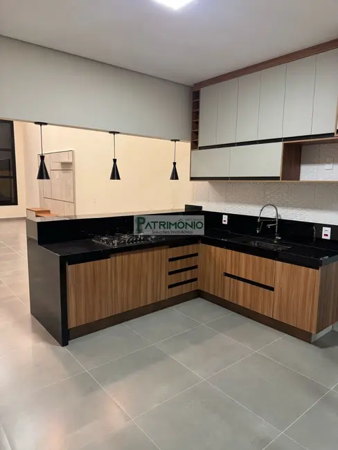 Foto 1 de Casa com 2 quartos à venda, 257m2 em Jaguariuna - SP