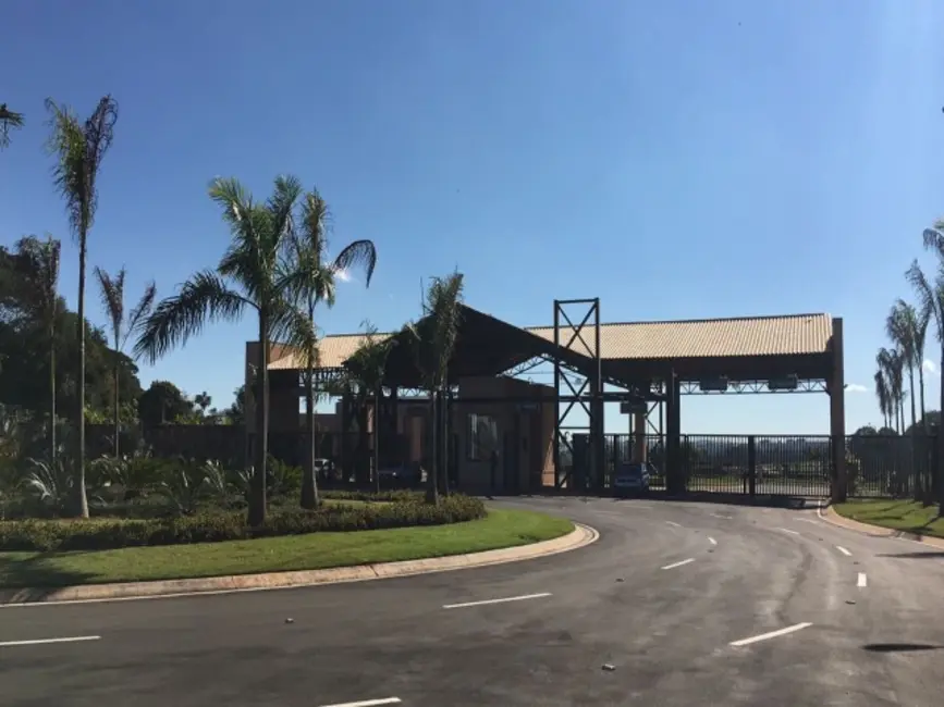 Foto 1 de Terreno / Lote à venda, 900m2 em Jaguariuna - SP