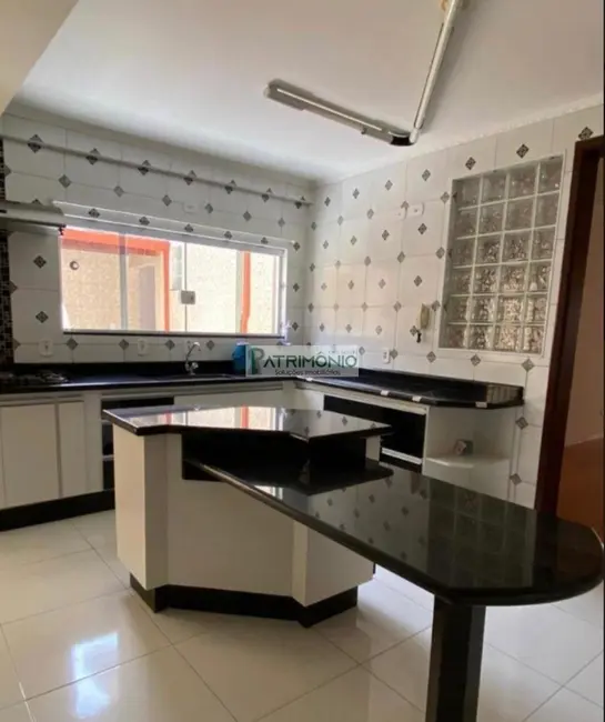 Foto 9 de Casa com 4 quartos à venda, 364m2 em Jaguariuna - SP